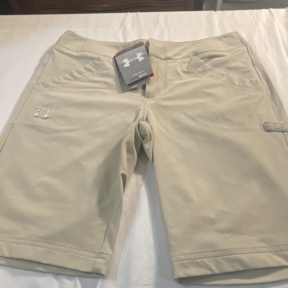 Under Armour Pants - Under Armour HeatGear Women's Golf Shorts Beige Size 4 Solid Stretch Pockets